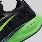 Detalhe da sola e material lateral do tênis AeroRun